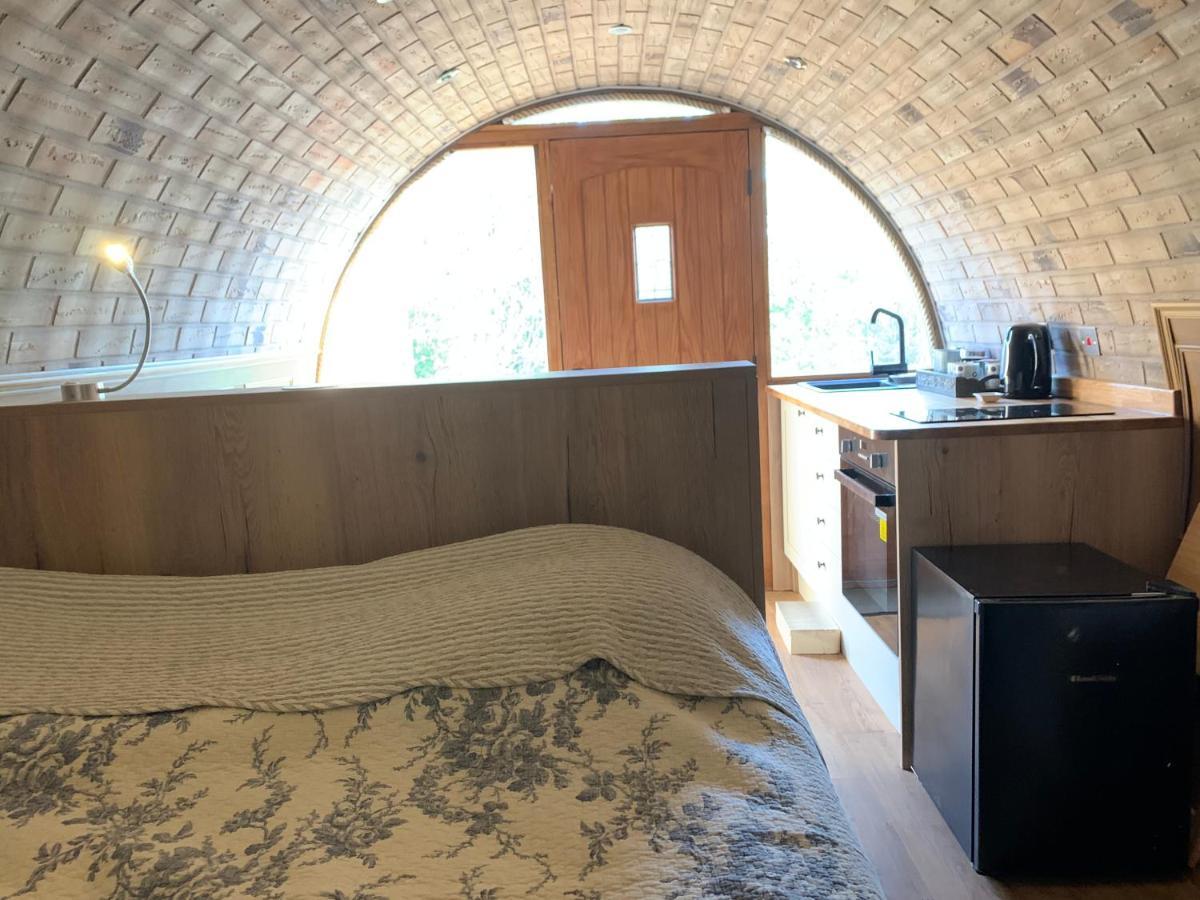 Romantic Escape Luxury Hobbit House With Hot Tub! Sheerness Exterior foto