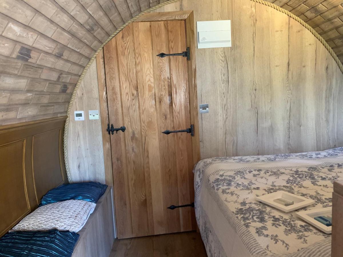 Romantic Escape Luxury Hobbit House With Hot Tub! Sheerness Exterior foto