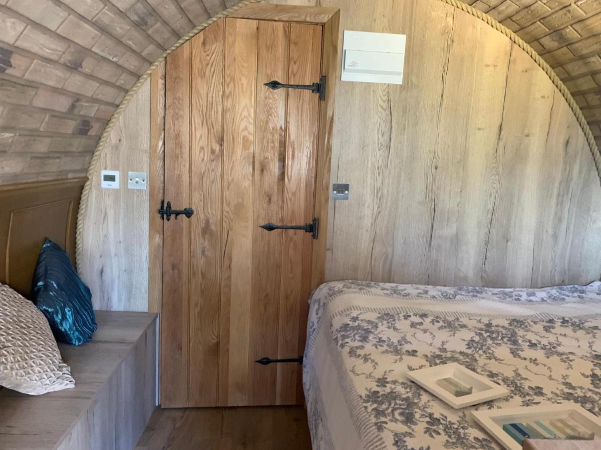Romantic Escape Luxury Hobbit House With Hot Tub! Sheerness Exterior foto
