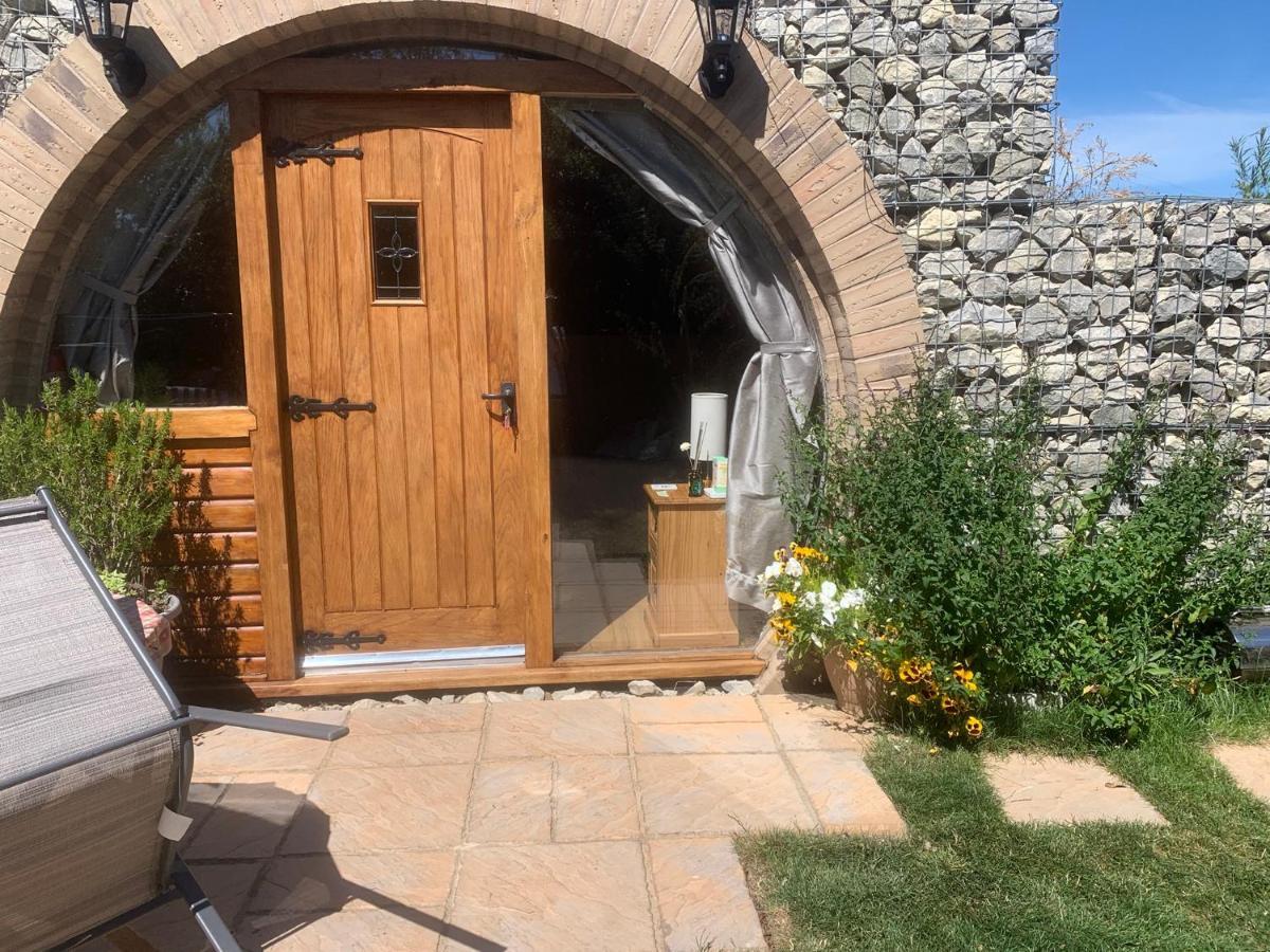 Romantic Escape Luxury Hobbit House With Hot Tub! Sheerness Exterior foto